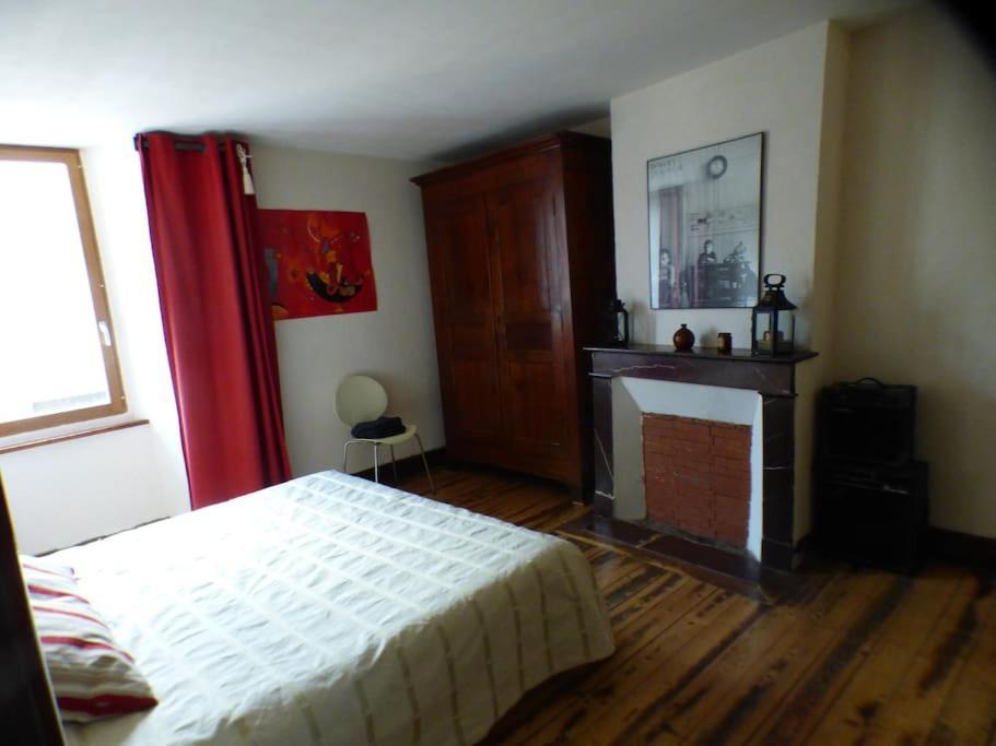 Maison Familiale Pour 8 Saint-Aventin Kültér fotó