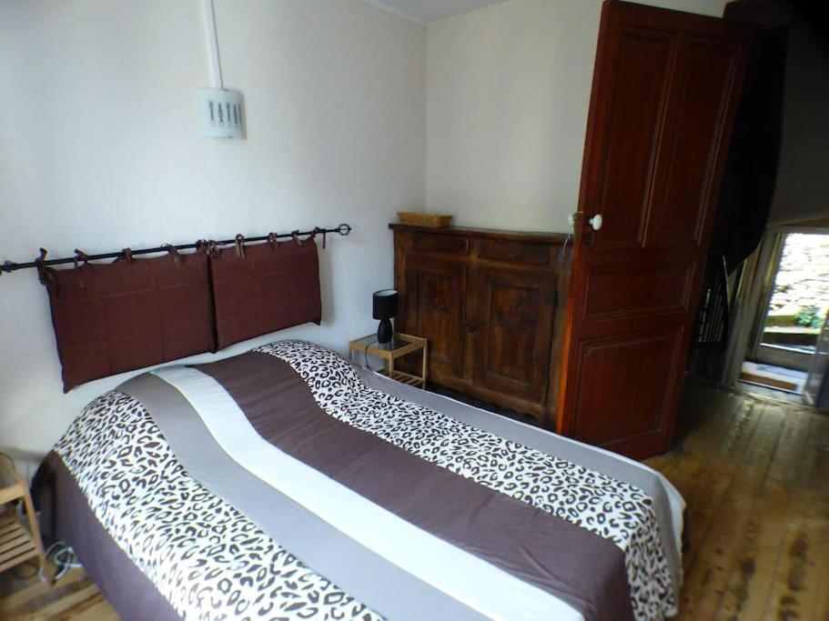Maison Familiale Pour 8 Saint-Aventin Kültér fotó