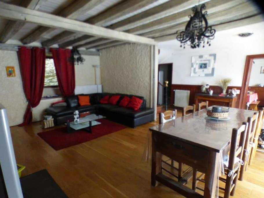 Maison Familiale Pour 8 Saint-Aventin Kültér fotó