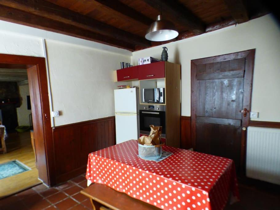 Maison Familiale Pour 8 Saint-Aventin Kültér fotó
