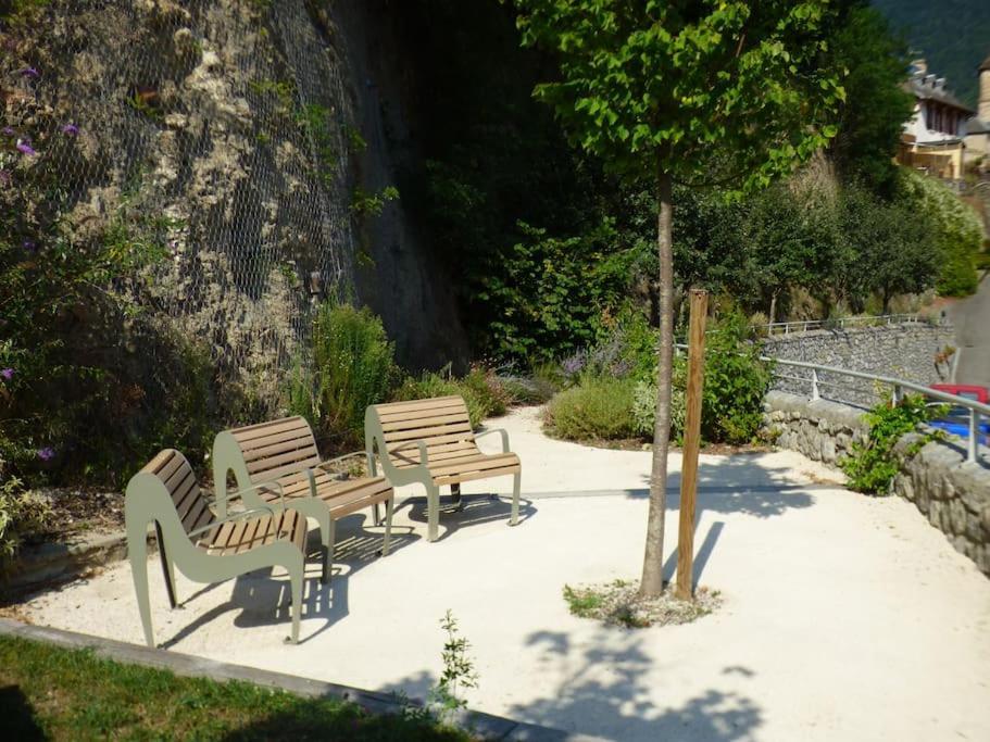 Maison Familiale Pour 8 Saint-Aventin Kültér fotó