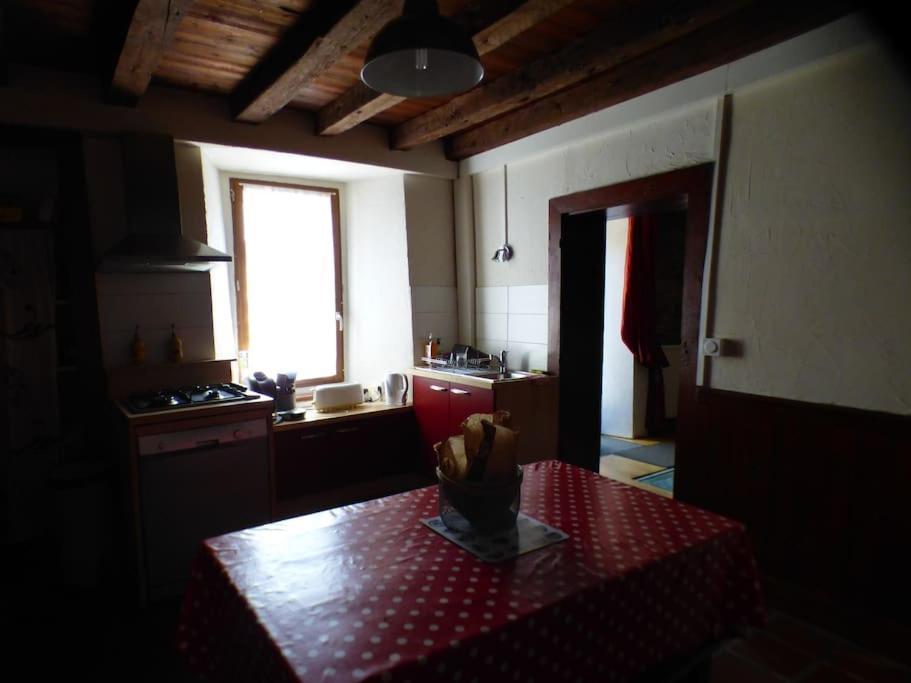 Maison Familiale Pour 8 Saint-Aventin Kültér fotó